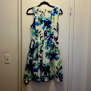 Vince Canuto floral dress with pockets